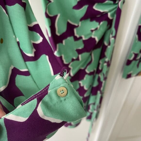 DVF Purple and Green Patterned Wrap Dress - 100% Silk, Size 8 - Picture 3 of 11